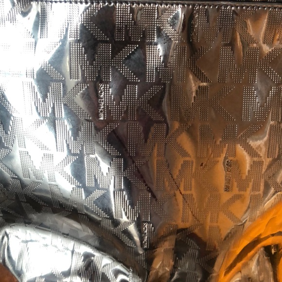 Micheal kors purse - Picture 2 of 3